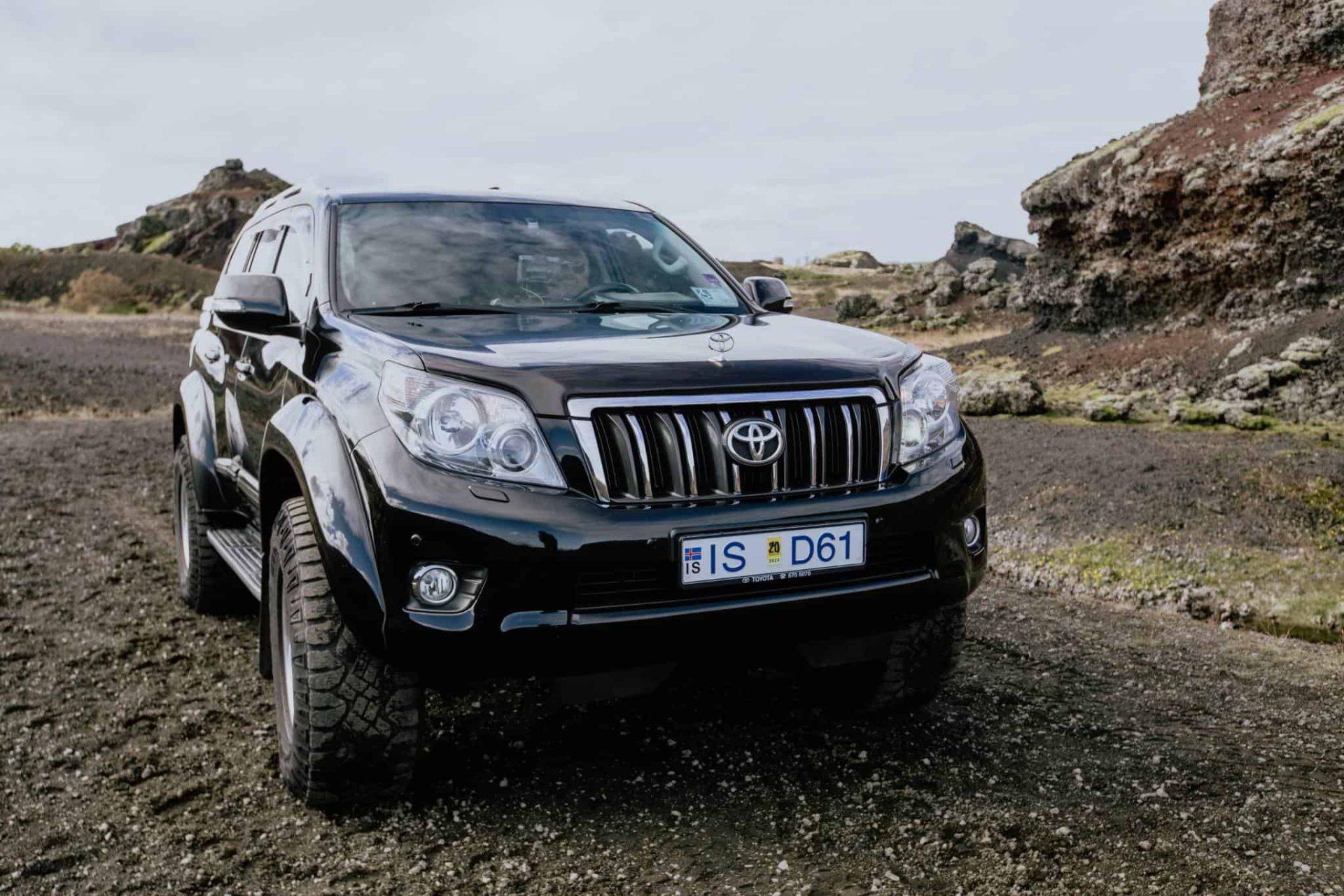 Private Airport Transfers In Iceland From Keflavik Airport To Reykjavik By Luxury 4x4 Jeep