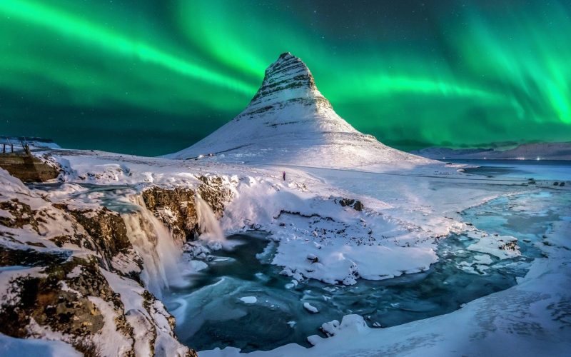 northern-lights-kirkjufell-iceland-premium-tours